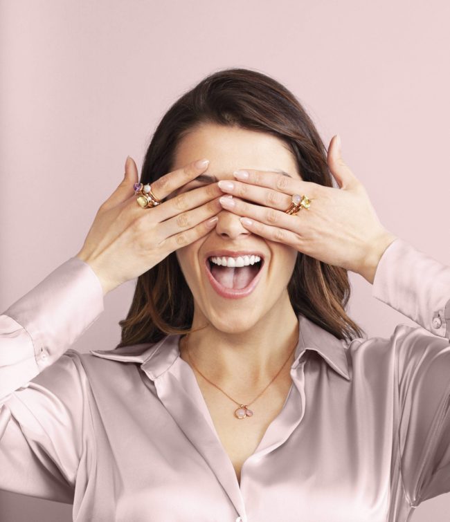 AMICI_4773_pink_Background